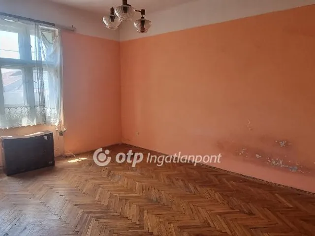 Eladó ház Üröm 150 nm