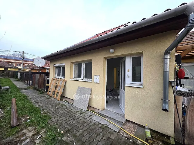 Eladó ház Üröm 46 nm