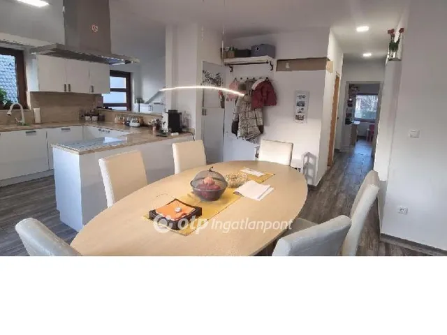 Eladó ház Üröm 128 nm