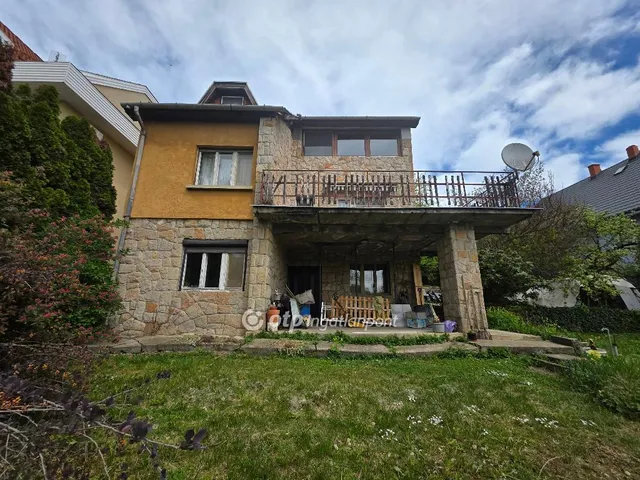 Eladó ház Üröm 219 nm