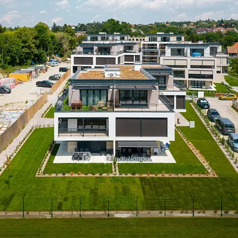 Eladó lakás Balatonkenese, Vízpart közeli 160 nm