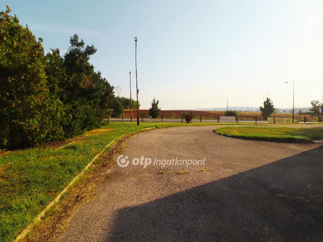 Eladó kereskedelmi és ipari ingatlan Litér, Belváros 350 nm
