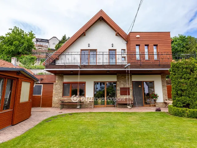 Eladó ház Balatonalmádi, Vörösberény 260 nm