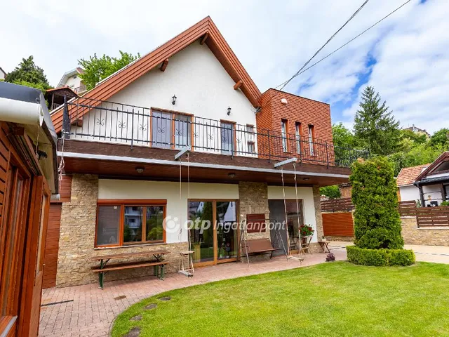 Eladó ház Balatonalmádi, Vörösberény 260 nm