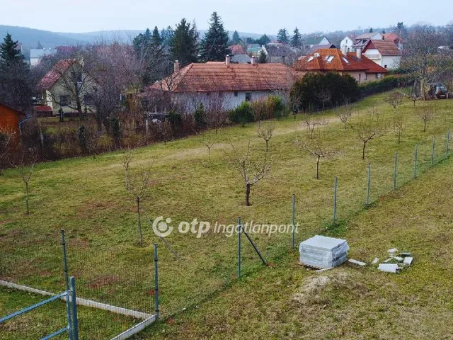 Eladó telek Balatonalmádi 180 nm