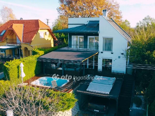 Eladó ház Balatonfűzfő, Mámatető 200 nm