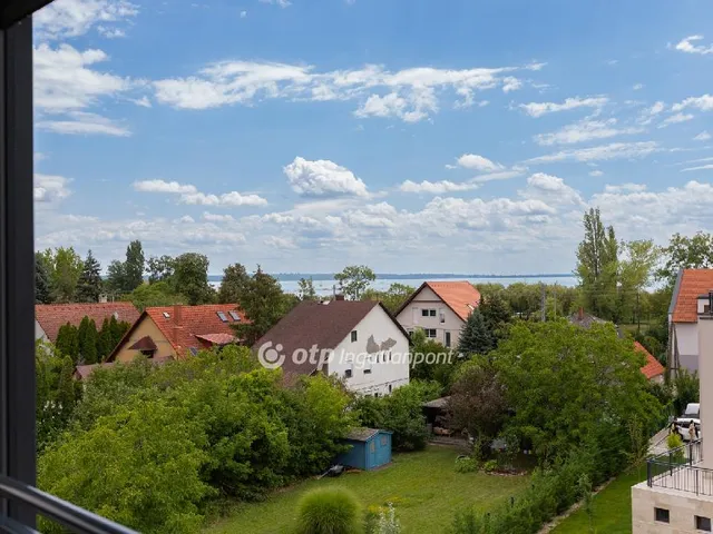 Eladó lakás Balatonkenese 71 nm