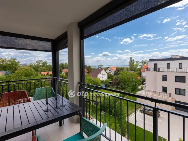 Eladó lakás Balatonkenese 71 nm