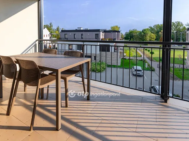 Eladó lakás Balatonkenese 83 nm