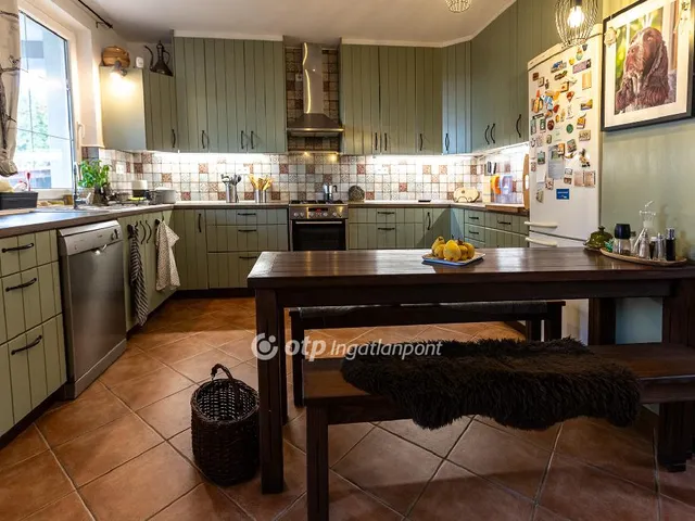 Eladó ház Lovas 140 nm