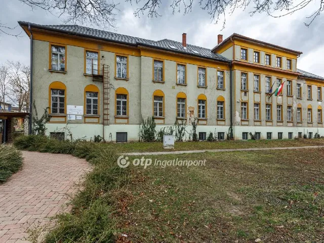 Eladó kereskedelmi és ipari ingatlan Balatonfűzfő, Fűzfőgyártelep 556 nm