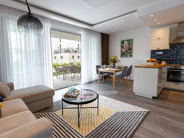 Kiadó lakás Balatonkenese 71 nm