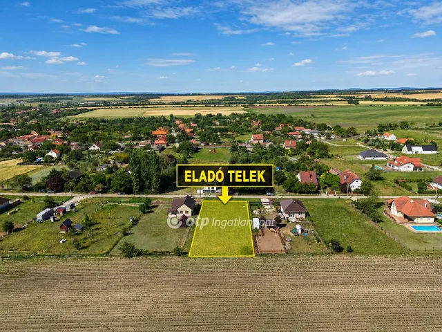 Eladó telek Balatonfőkajár 1100 nm
