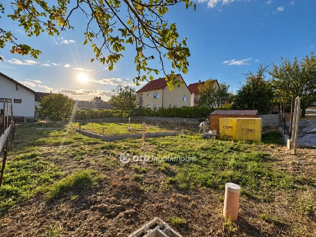 Eladó telek Várpalota 462 nm
