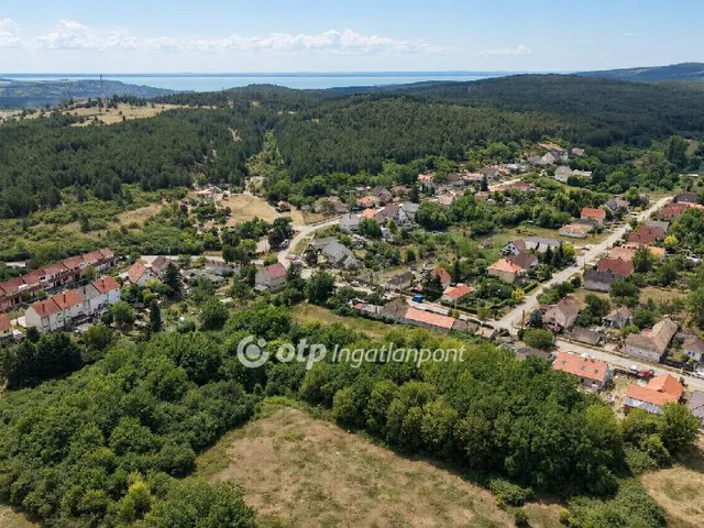 Eladó telek Litér 4542 nm