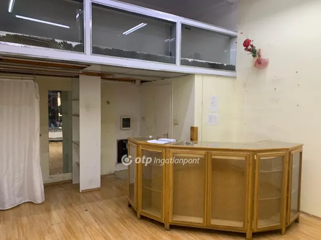 Eladó kereskedelmi és ipari ingatlan Debrecen, Belváros 24 nm