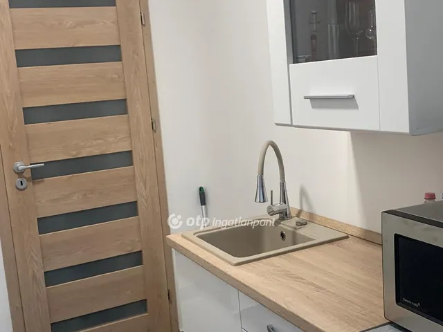 Eladó kereskedelmi és ipari ingatlan Nyíregyháza 30 nm