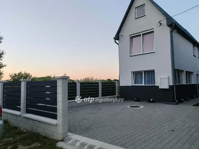 Eladó üdülő és hétvégi ház Levelek 150 nm