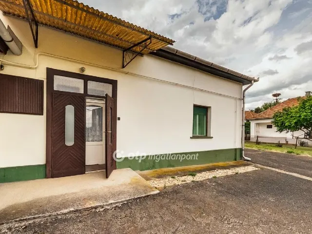 Eladó ház Bodrogkisfalud 130 nm