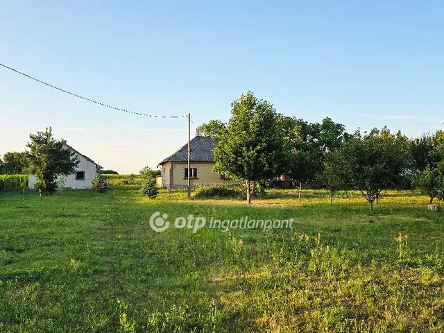 Eladó kereskedelmi és ipari ingatlan Gávavencsellő 80 nm