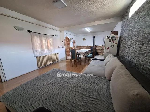 Eladó ház Füzesgyarmat, Csendes 160 nm