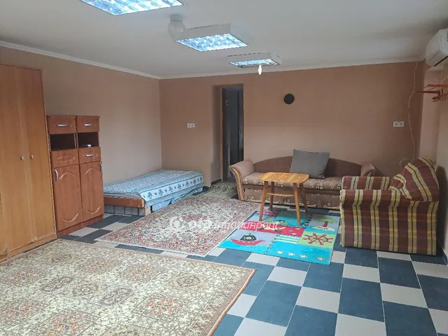 Eladó kereskedelmi és ipari ingatlan Kisújszállás 68 nm
