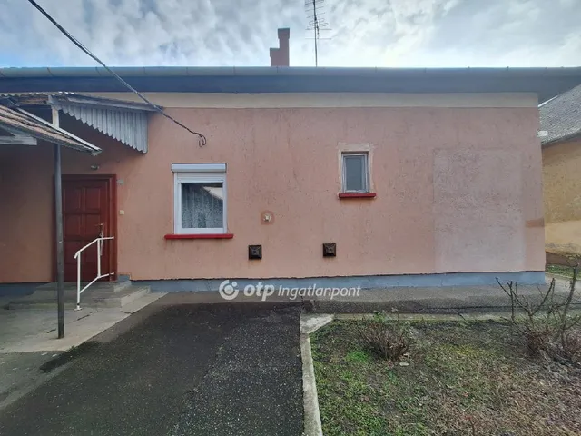 Eladó ház Karcag 73 nm