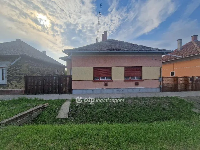 Eladó ház Karcag, Frekventált 73 nm