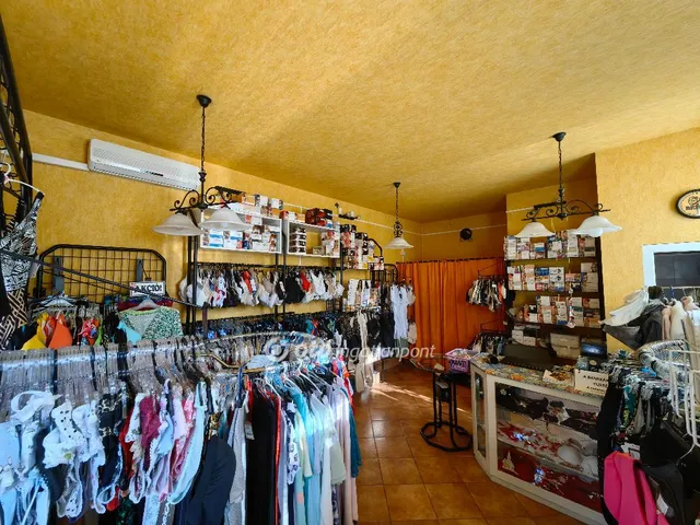 Eladó kereskedelmi és ipari ingatlan Kisújszállás 231 nm