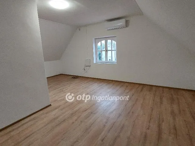 Eladó ház Kunhegyes 270 nm