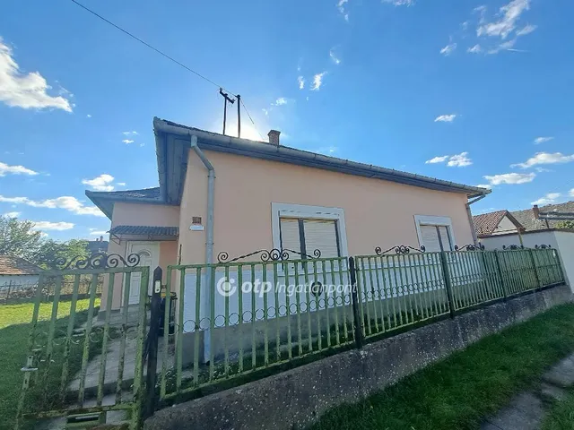 Eladó ház Kenderes 92 nm