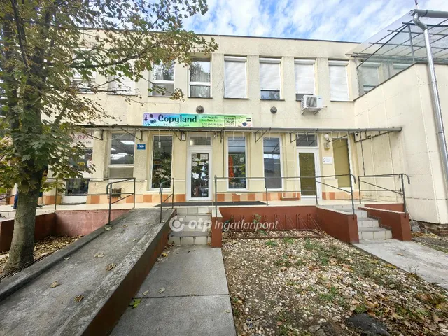Eladó kereskedelmi és ipari ingatlan Kisújszállás 45 nm