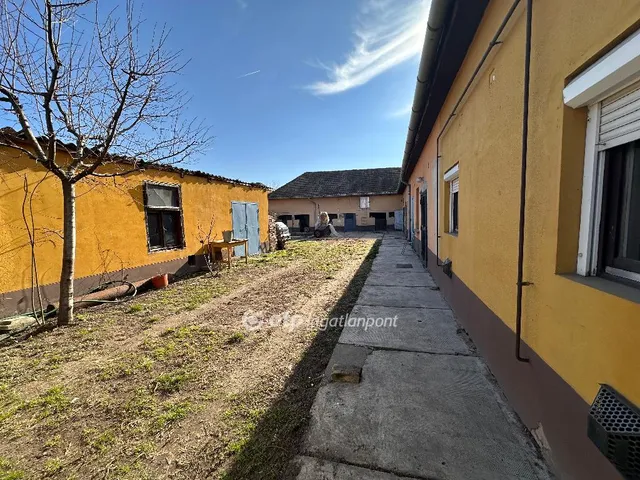 Eladó ház Cegléd 218 nm