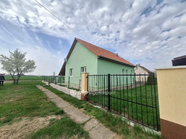 Eladó ház Bucsa 56 nm