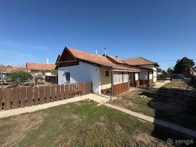 Eladó ház Tiszaroff 93 nm