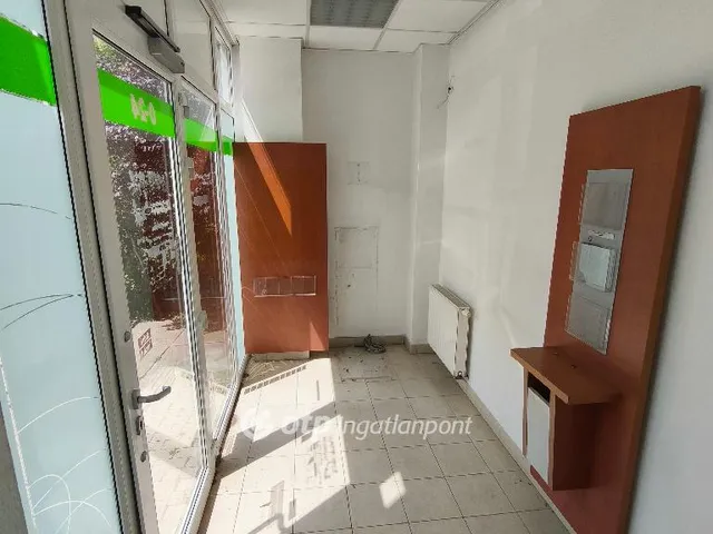 Eladó kereskedelmi és ipari ingatlan Jászladány 93 nm