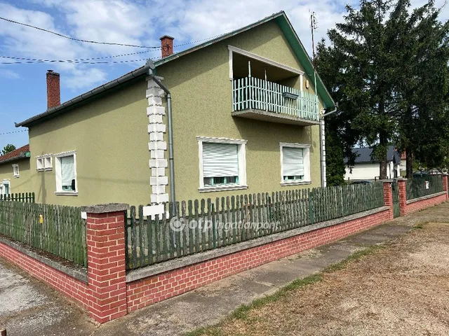 Eladó ház Tápiószele 130 nm
