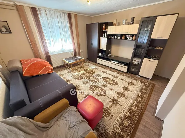 Eladó ház Tiszakécske 40 nm