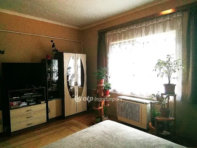 Eladó ház Kisújszállás, Központ 72 nm