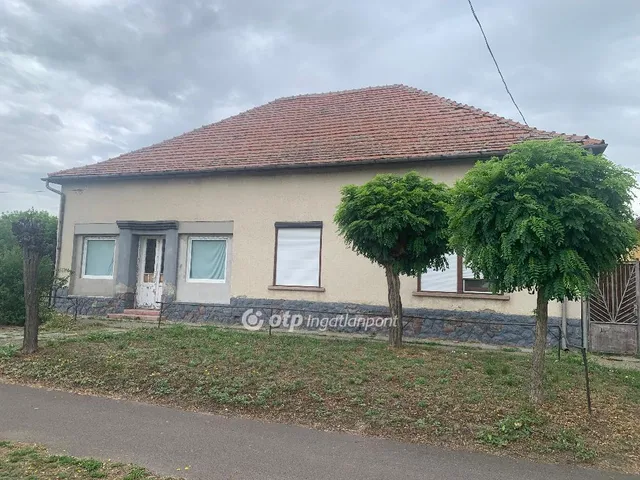 Eladó ház Jászkarajenő 160 nm