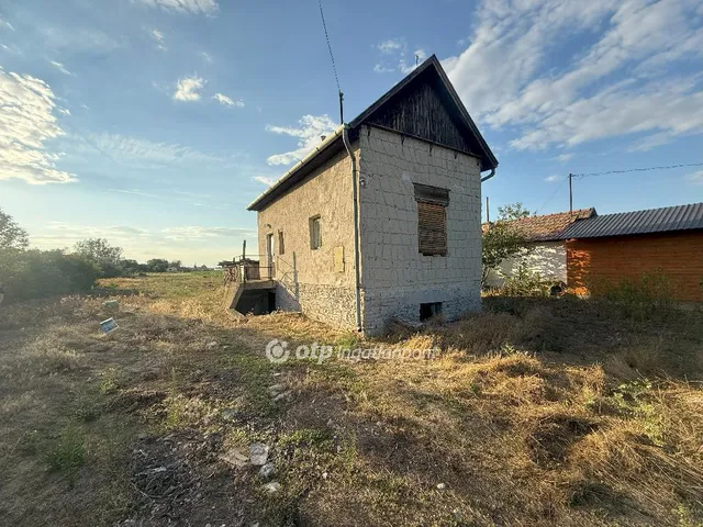 Eladó ház Tiszakécske 26 nm