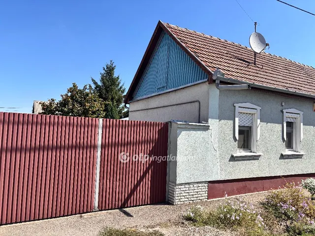 Eladó ház Szolnok, Város déli része 71 nm