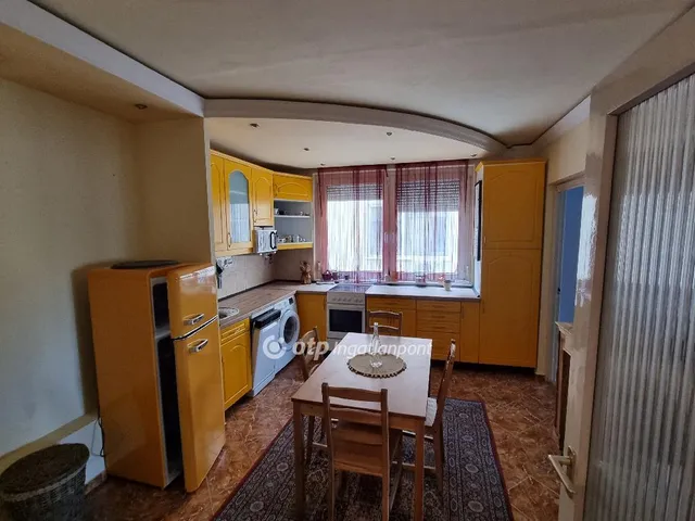 Eladó lakás Szolnok, Széchenyi-lakótelep 54 nm