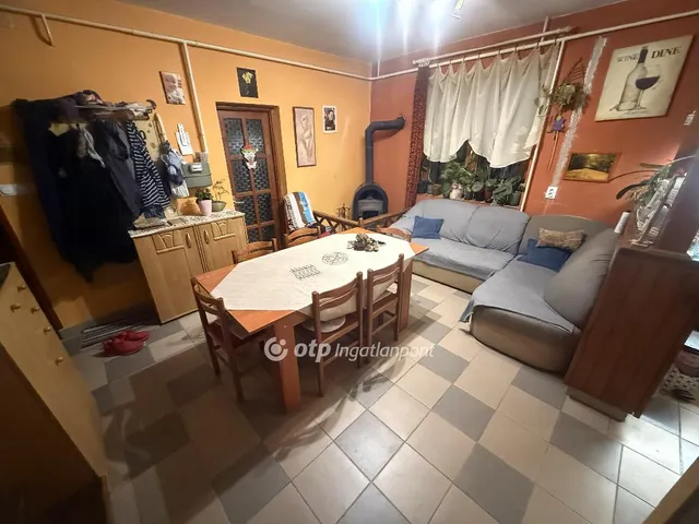 Eladó ház Tiszakécske 74 nm