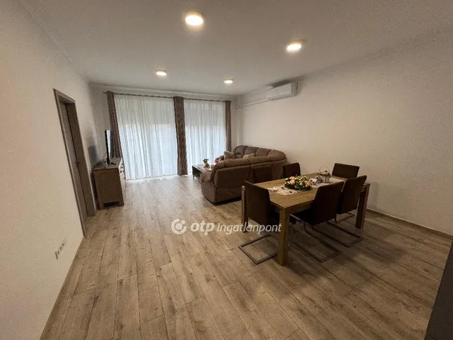 Eladó lakás Cegléd 72 nm