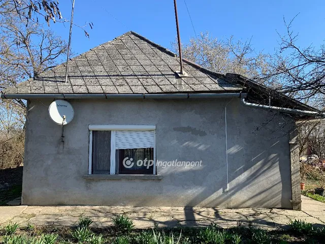 Eladó mezőgazdasági ingatlan Fegyvernek 75 nm