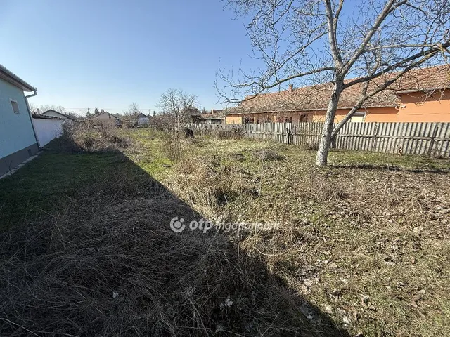 Eladó telek Tiszakécske 845 nm