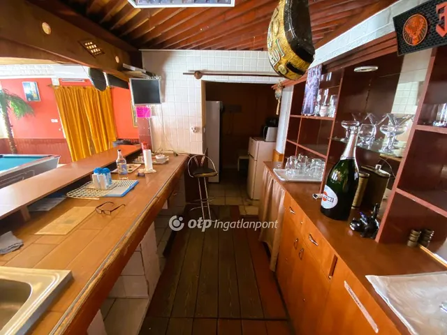 Eladó kereskedelmi és ipari ingatlan Túrkeve 200 nm