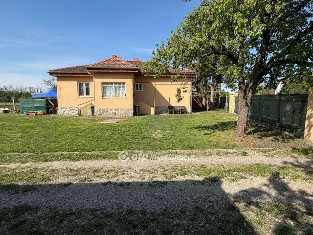 Eladó ház Jászapáti 102 nm