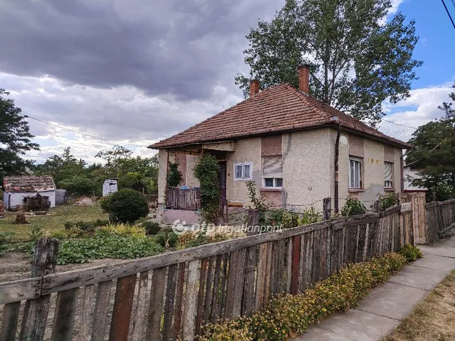 Eladó ház Jászkisér 70 nm